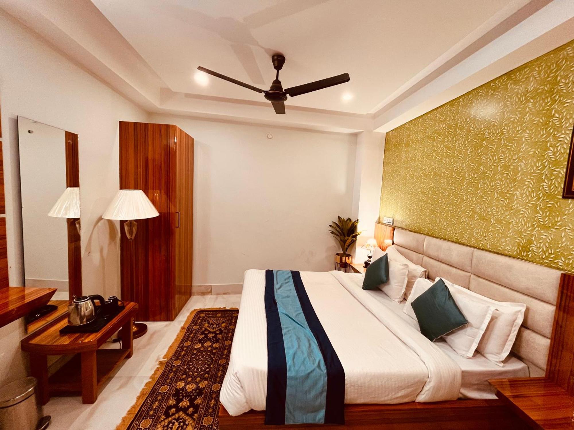 Hotel Golden Temple View By La Casa, Amritsar #Top Rated #Most Awarded #Swimming Pool #Prime Location #Luxury Rooms #Parking #Rooftop Cafe Exterior foto